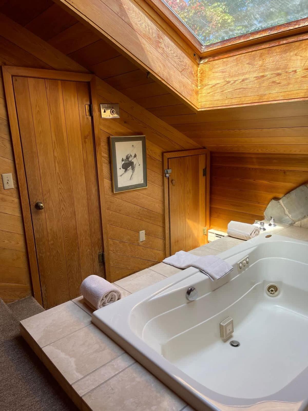 Top Floor Luxury, Sauna, Private Pool, Lake Bellaire Beach, 5 Beds, 4 Full Bath Exterior foto